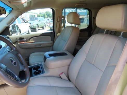 Used 2008 GMC Yukon SLT w/ SLT Preferred Equipment Group AWD/4WD image 18