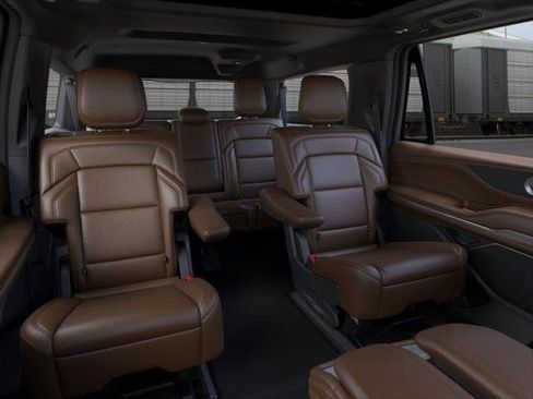 New 2026 Lincoln Navigator L Reserve AWD/4WD image 11