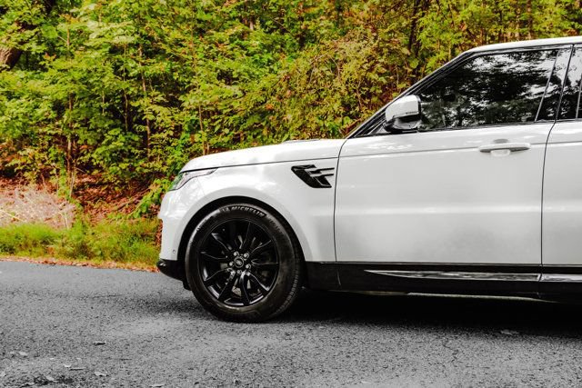 Used 2018 Land Rover Range Rover Sport HSE AWD/4WD image 4