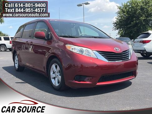 Used 2012 Toyota Sienna LE w/ Towing Pkg FWD image 3