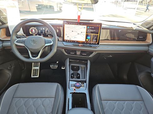 New 2026 Volkswagen Tiguan SEL R-Line image 9