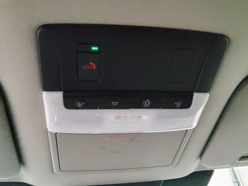 Used 2025 Nissan Pathfinder SV FWD image 29