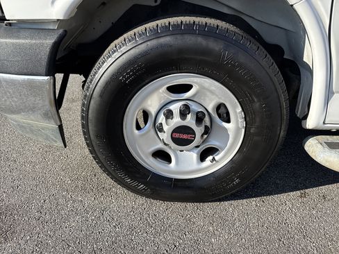Used 2022 GMC Savana 2500 image 13