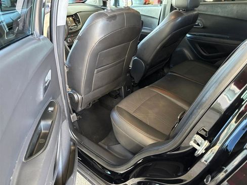 Used 2019 Chevrolet Trax LT w/ LT Convenience Package image 11