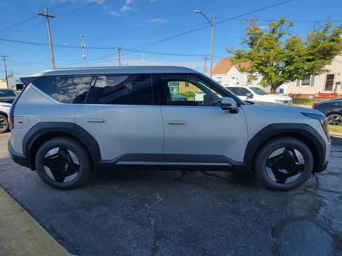 New 2026 Kia EV9 Wind image 4
