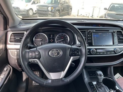Used 2015 Toyota Highlander XLE image 17