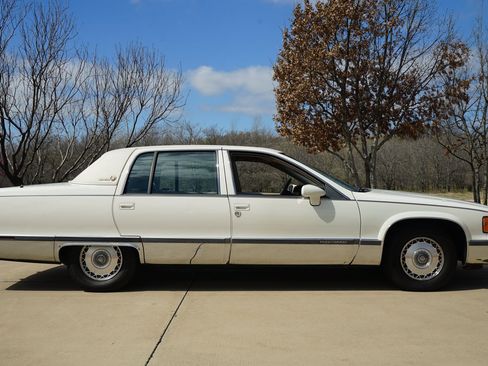 Used 1993 Cadillac Fleetwood Sedan image 18