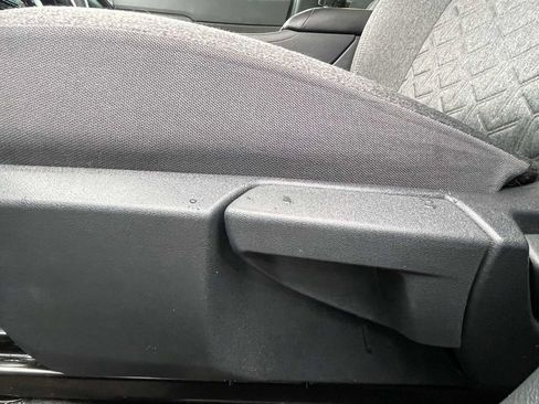 Used 2026 Nissan Kicks SV FWD image 14