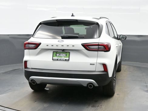 Used 2025 Ford Escape SE image 5