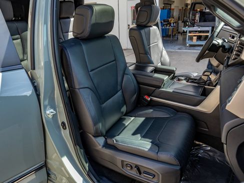 Used 2026 Toyota Sequoia Platinum AWD/4WD image 33