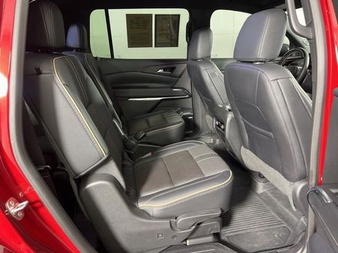 Used 2025 Chevrolet Traverse High Country image 13