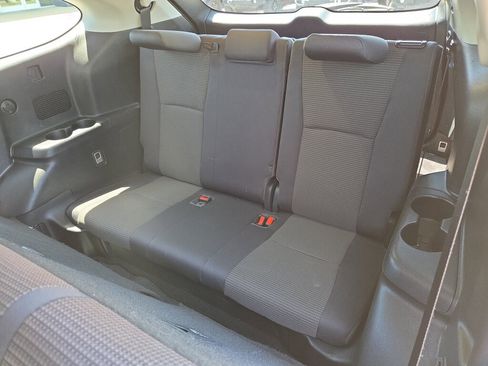 Used 2023 Toyota Highlander LE AWD/4WD image 12