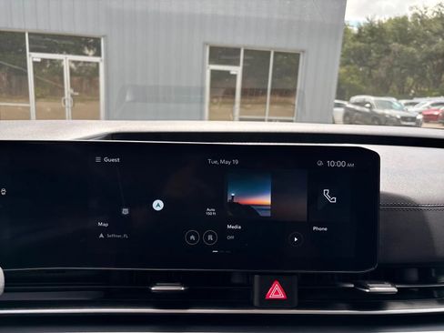 Used 2025 Kia Carnival FWD image 21