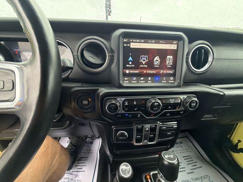 Used 2023 Jeep Wrangler Unlimited Sahara w/ Cold Weather Group AWD/4WD image 19