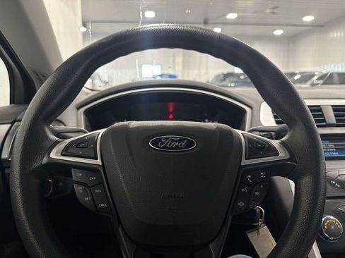 Used 2015 Ford Fusion SE FWD image 14