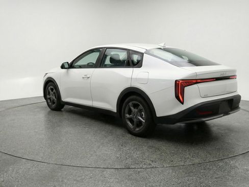 Used 2025 Kia K4 LXS image 6