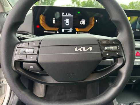 Used 2025 Kia K4 FWD image 28