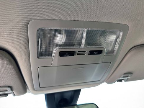 Used 2018 Toyota Avalon XLE FWD image 25