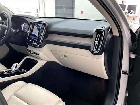 Certified 2023 Volvo XC40 B5 Plus image 22