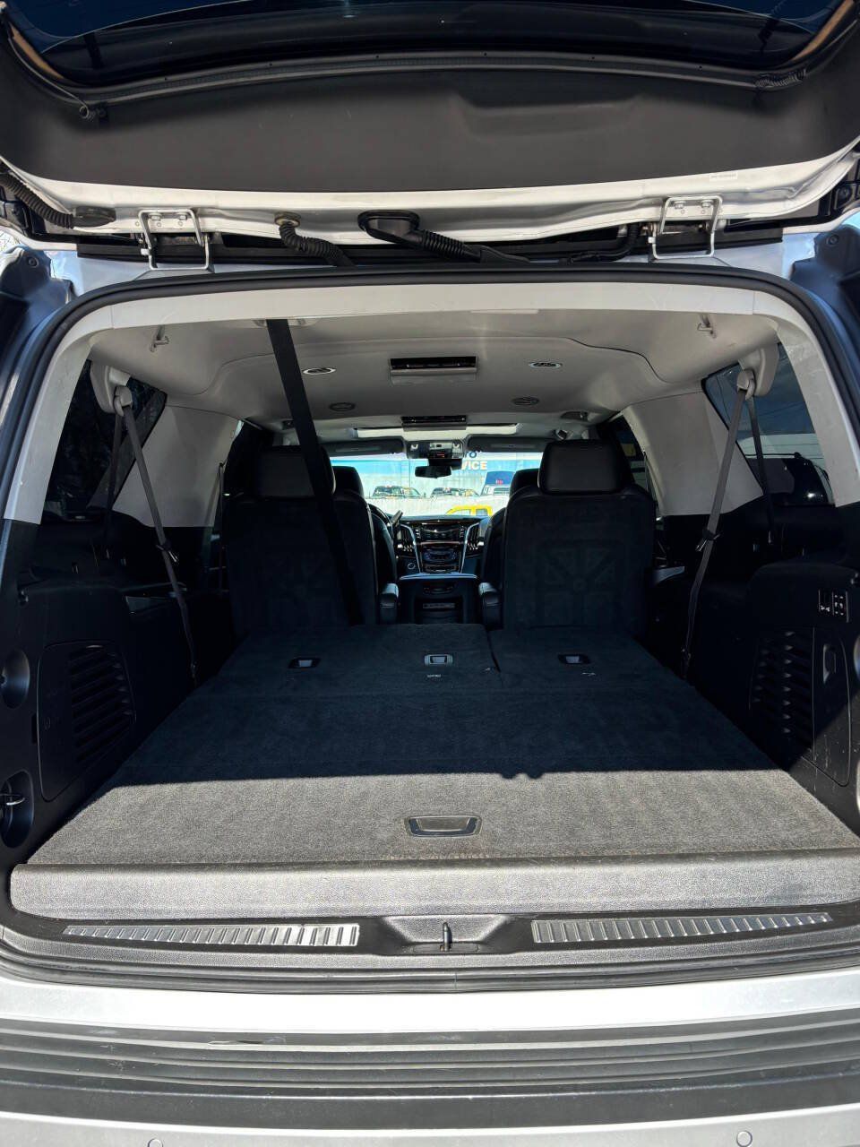 Used 2019 Cadillac Escalade ESV Luxury w/ LPO, Radiant Package AWD/4WD image 17