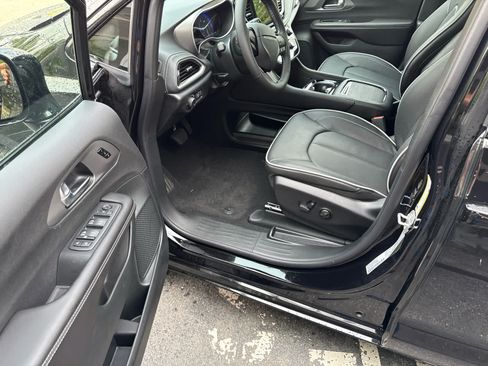 New 2027 Chrysler Pacifica Limited AWD/4WD image 12