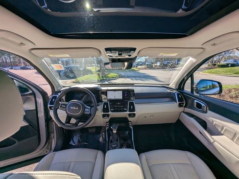 Used 2023 Kia Sorento SX image 12