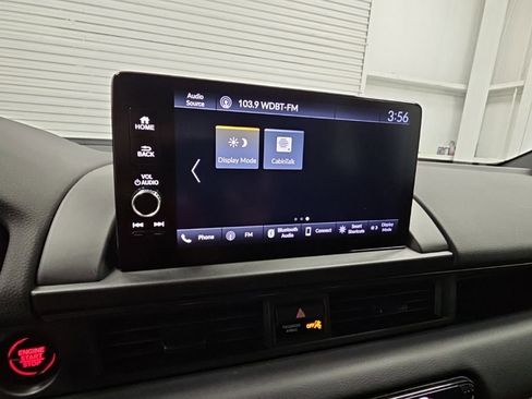 Used 2025 Honda Pilot TrailSport image 16