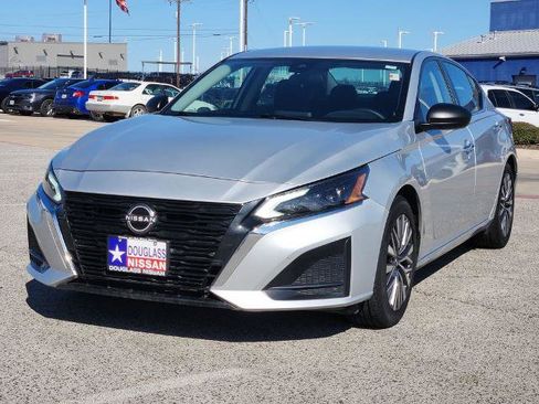 Certified 2024 Nissan Altima 2.5 SV FWD image 2
