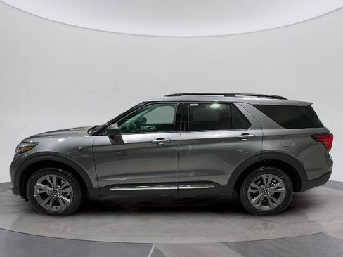 Used 2025 Ford Explorer Active w/ Active Comfort Package AWD/4WD image 2