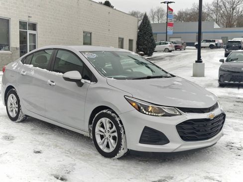 Used 2019 Chevrolet Cruze LT w/ Convenience Package image 3