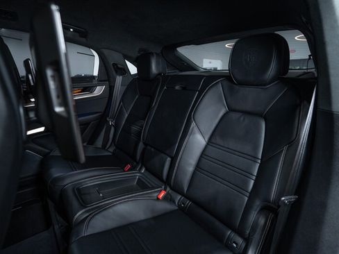 Used 2024 Porsche Cayenne Turbo GT AWD/4WD image 29