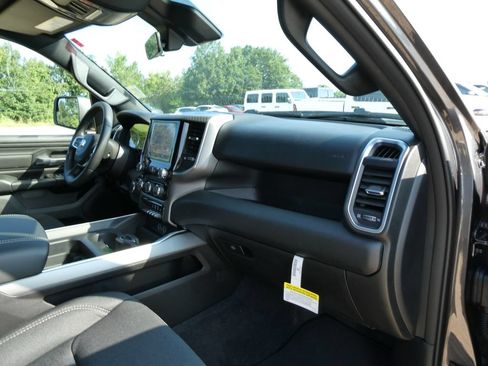 New 2026 RAM 1500 Express AWD/4WD image 11