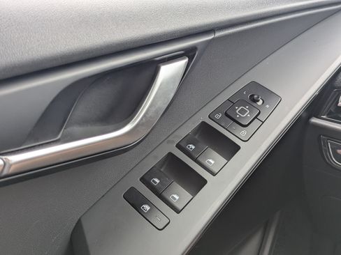 Certified 2025 Kia Niro LX FWD image 25