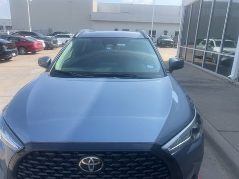 Used 2023 Toyota Corolla Cross LE FWD image 3