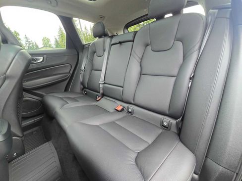 Used 2023 Volvo XC60 B5 Plus w/ Climate Package AWD/4WD image 17