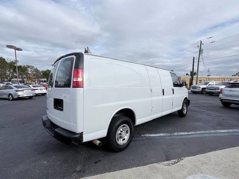 Used 2018 Chevrolet Express 2500 Extended image 3