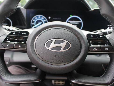 Used 2025 Hyundai Elantra SEL FWD image 13