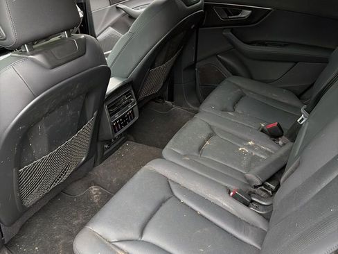 Used 2022 Audi Q7 3.0T Premium Plus w/ Premium Plus Package AWD/4WD image 12