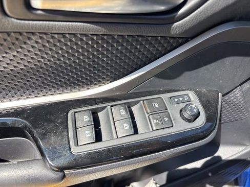 Used 2019 Toyota C-HR XLE FWD image 16