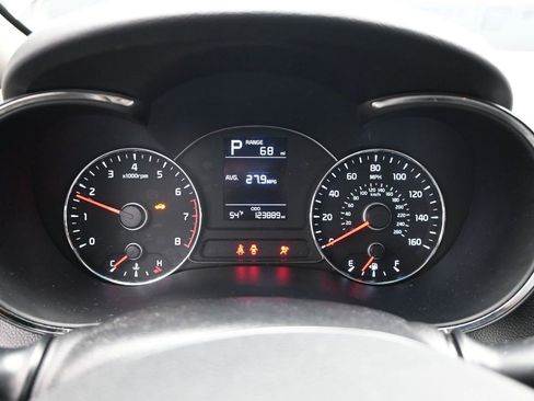 Used 2018 Kia Forte LX image 17