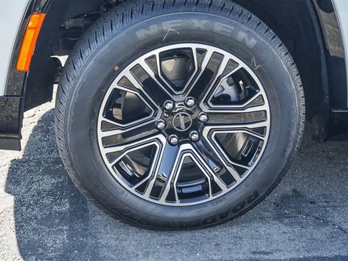 New 2026 Jeep Grand Wagoneer 4WD image 9