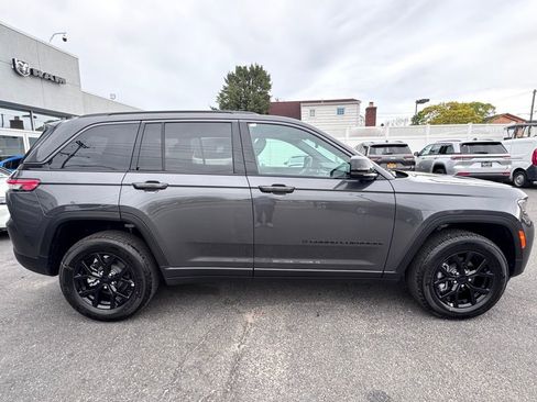 New 2026 Jeep Grand Cherokee 4WD image 8