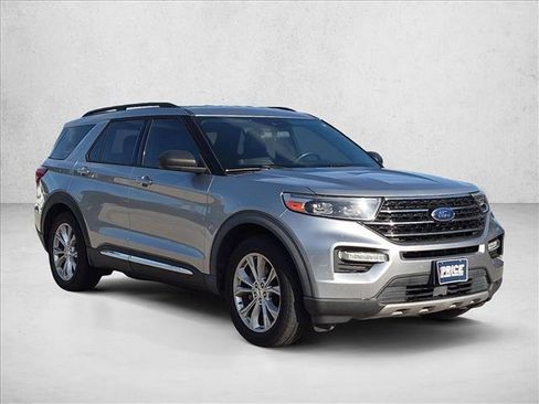 Used 2020 Ford Explorer XLT w/ Equipment Group 202A RWD image 3