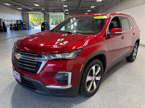 Used 2023 Chevrolet Traverse LT AWD/4WD image 3