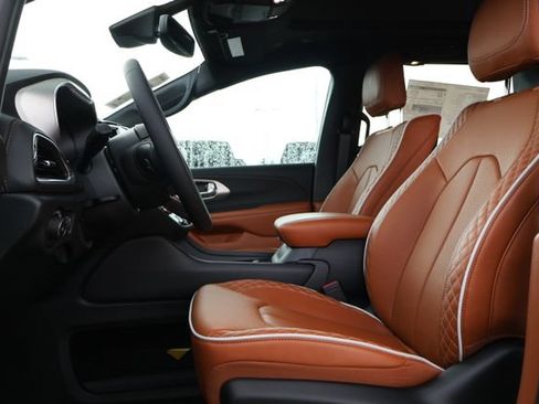 New 2026 Chrysler Pacifica Pinnacle FWD image 12