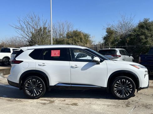 Certified 2025 Nissan Rogue Platinum w/ Platinum Premium Package image 3