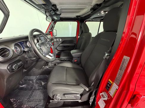 Used 2020 Jeep Wrangler Unlimited Sahara AWD/4WD image 32