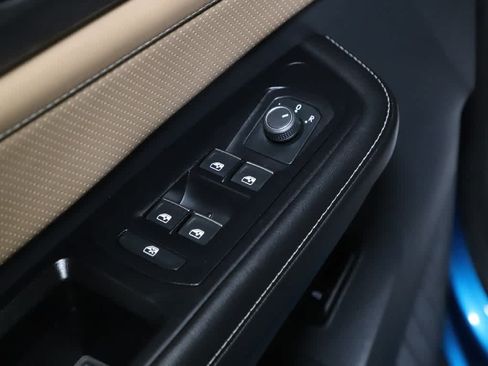 Certified 2024 Volkswagen Atlas Cross Sport SE AWD/4WD image 16