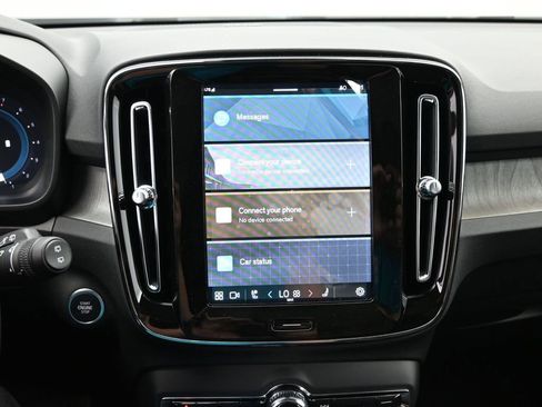 New 2025 Volvo XC40 B5 Plus w/ Climate Package AWD/4WD image 11