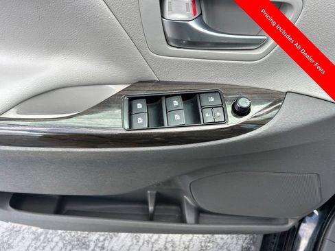 Used 2020 Toyota Sienna XLE FWD image 4